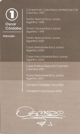 As conquistas do grande goleiro Oscar Córdoba, no verso de seu cartão, devidamente autografado