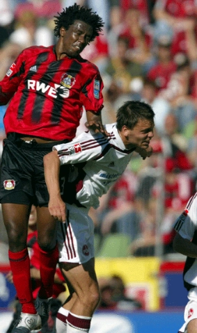 O zagueiro também fez sucesso atuando no Bayer Leverkusen. Foto: Reprodução