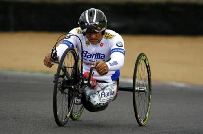 Em 2007, Zanardi come&ccedil;ou a competir no paraciclismo, categoria em que obteve diversas vit&oacute;rias, incluindo tr&ecirc;s medalhas ol&iacute;mpicas (duas de ouro e uma de prata), nos Jogos de 2012, em Londres. Foto: UOL