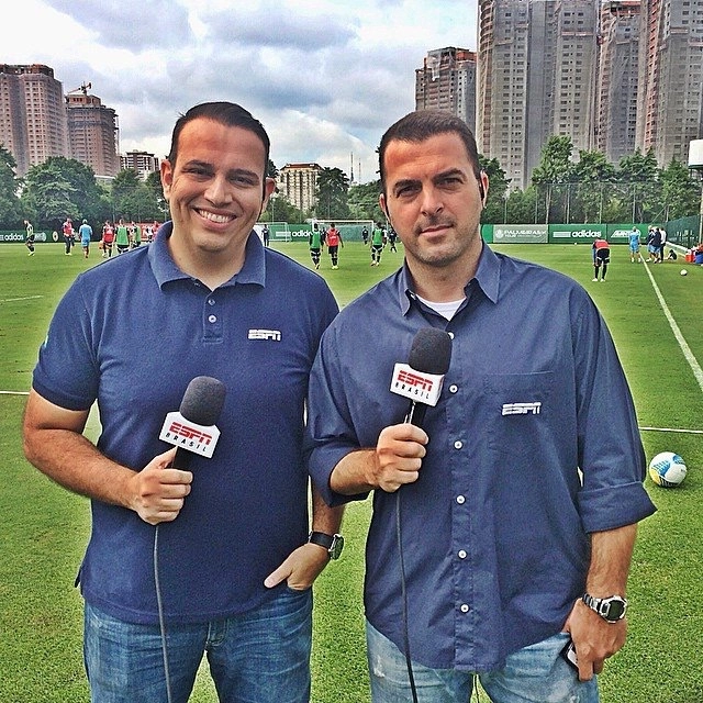 Em 2015, o jornalista Eduardo de Menezes e Zé Elias, gravando na Academia de Futebol.