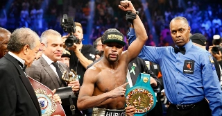 Invicto aos 36 anos e com cartel de 48 vitórias em 48 lutas como profissional, "The Money" irá igualar recorde da lenda Rocky Marciano caso vença sua última luta