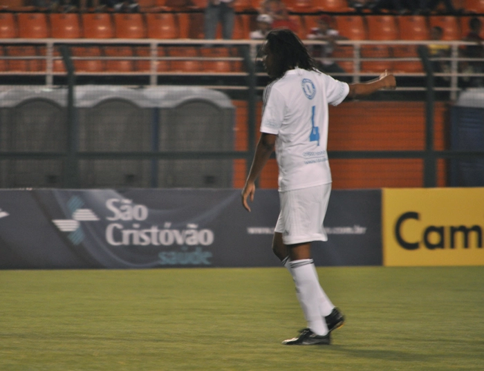 Roque Júnior durante jogo beneficente no estádio do Pacaembu, no dia 6 de dezembro de 2012. Foto: Danielle Nhoque