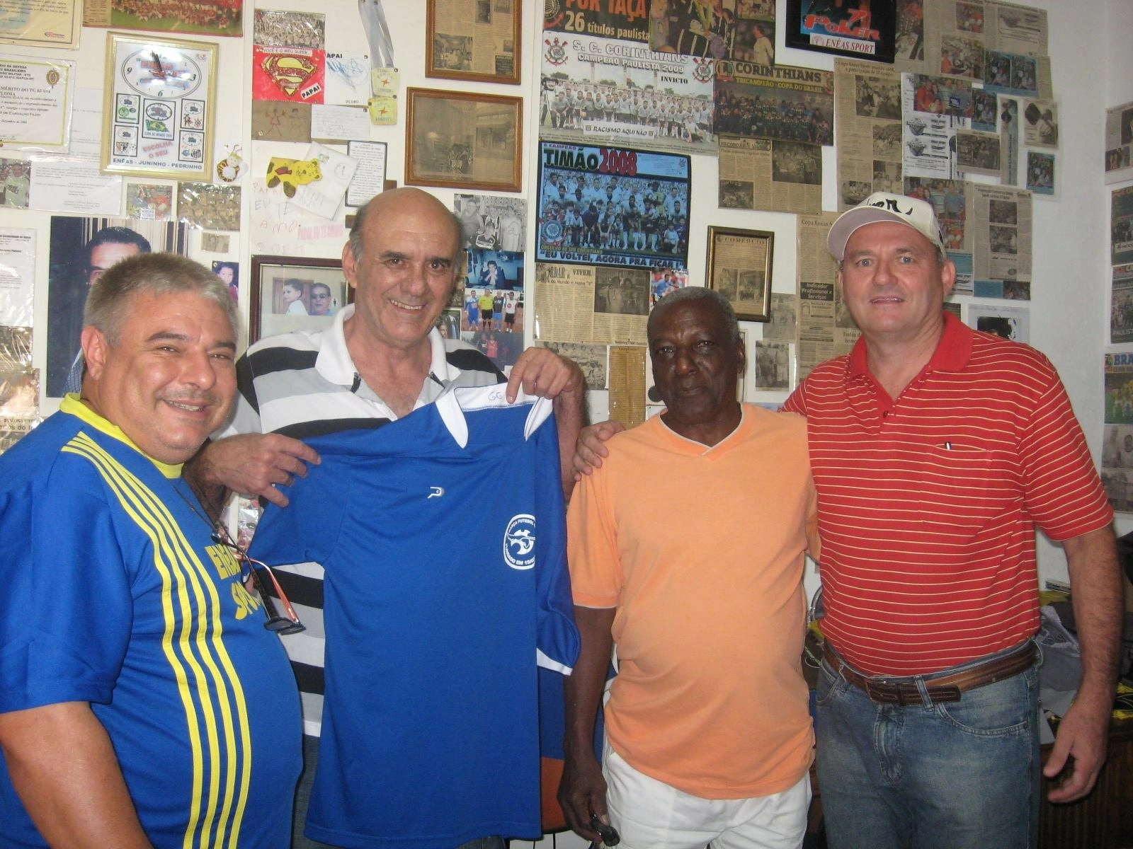 Waldir Peres e amigos (Tico Cassola está de camisa vermelha). Foto: reprodução