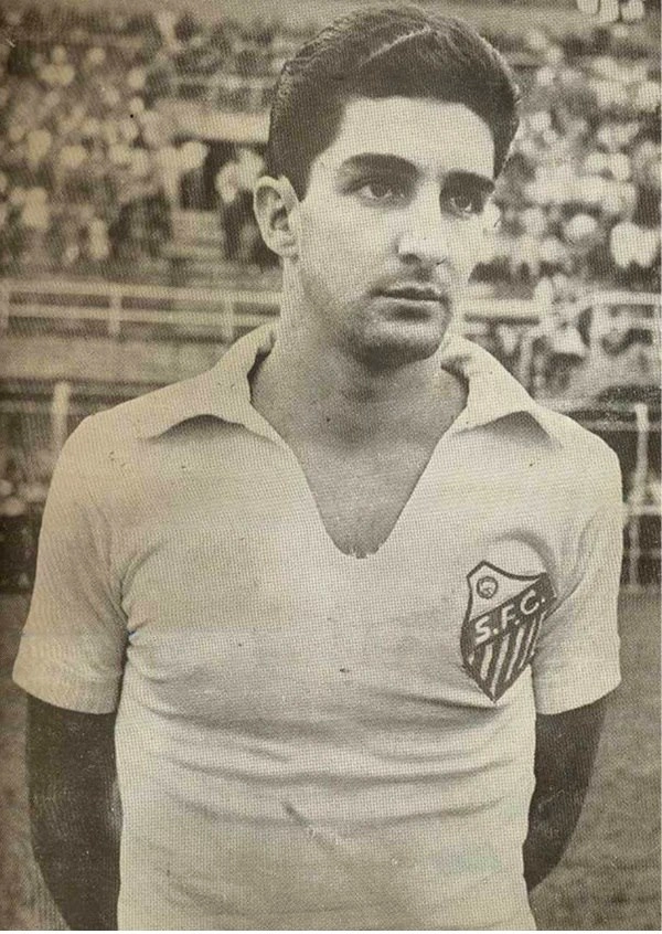 Pelo Santos, na década de 50. Foto publicada no Facebook da ASSOPHIS
