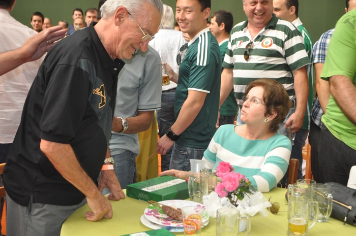 Dudu e sua esposa Maria Helena no almoço em homenagem aos ex-jogadores do Palmeiras no ginásio do CT da Barra Funda, em 29 de setembro de 2012. Foto: Marcos Júnior/Portal TT