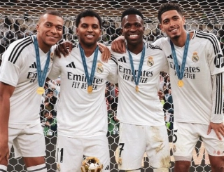 Vini Júnior coroa título de melhor do mundo com um gol e assistências na grande vitória de seu clube. Foto: Fifa