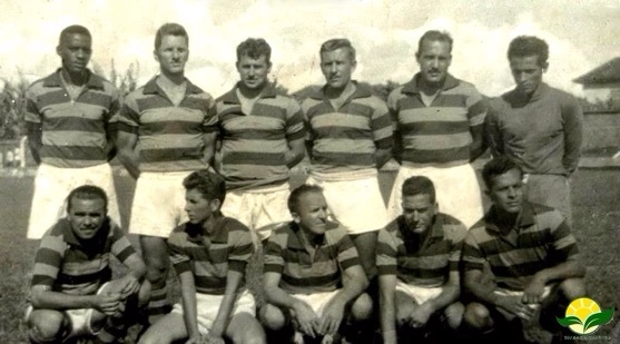 Portuguesa de Muzambinho-MG, nos anos de 1960. Em pé, da esquerda para a direita: Camila, João da Marta, Chiquinho do Caju, Corote, Adolfo e Tibelo. Agachados: Márcio Vieira Gomes, Glênio Rondinelli, Tozinho, Toniquinho e Geraldo Pires. Foto: soumaismuzambinho.com.br