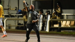 Sampaoli vibra no comando do Santos. Foto: Malcon Robert/AGIF/Via UOL