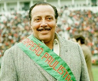 Com a faixa de campeão, no Pacaembu. Foto: Blog Tardes de Pacaembu