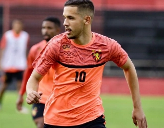 Clube pernambucano escalou de forma irregular o zagueiro Pedro Henrique. Foto: Anderson Stevens / Sport Club do Recife