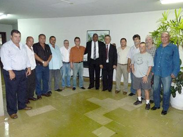 Amigos de Neneca em cerimônia realizada com o ex-goleiro. Foto enviada porJorge Balbino