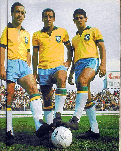Bela foto do trio canhoto da seleção de 70, em Curitiba. Da esquerda para a direita: Tostão, Gérson e Rivellino. 