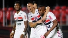 São Paulo volta do intervalo com blitz, goleia a Chape e encerra jejum