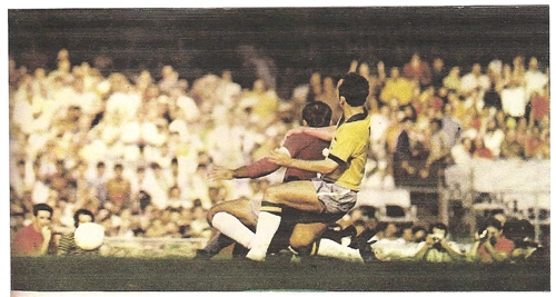 Tostão em ação pela seleção brasileira contra a Venezuela em 1969, em jogo das Eliminatórias no Maracanã.
