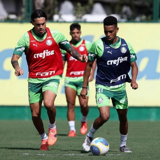 Os alviverdes Gustavo Gómez e Estêvão na Academia de Futebol. Foto: Cesar Greco/Palmeiras