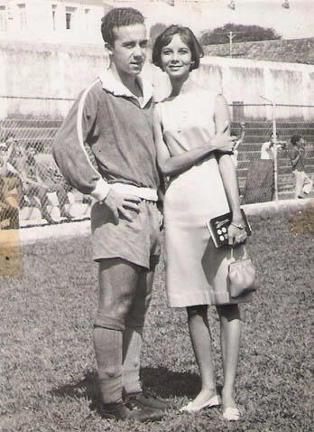 Em 1966, Tostão, minutos depois de sua convocação para a Copa da Inglaterra, com Marília Rocha. Foto enviada por Adriano Ambrosino