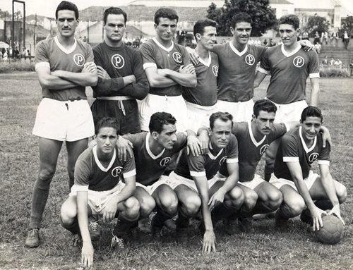 Time palmeirense entre 1957 e 1958. Em pé: Valdemar Carabina, Laércio, Ismael, Maurinho, Gersio Passadore e Milton Buzzeto. Agachados: Renatinho, Ney Blanco, Tati, Ivan e Colombo.

