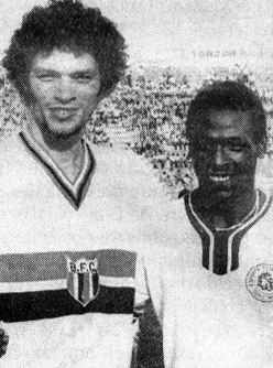 Sócrates (esq) e Ademir Titica (ex-Naútico), antes de um São Bento x Botafogo de Ribeirão Preto, clássico do interior paulista.