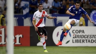 River Plate e Cruzeiro começam a decidir hoje uma vaga para as quartas da Libertadores. Foto: REUTERS/Ueslei Marcelino/Via UOL