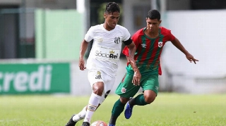 Cadu, jovem promessa da lateral direita do Santos. Foto: Pedro Ernesto Guerra Azevedo/Santos FC/Via UOL