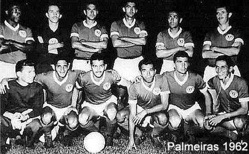 Em pé: Djalma Santos, Valdir de Moraes, Valdemar Carabina, Aldemar, Zequinha e Geraldo Scotto. Agachados: mordomo Romeu, Gildo, Américo Murolo, Vavá, Hélio Burini e Geraldo II