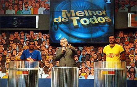Sócrates (de amarelo) no programa Melhor de Todos, apresentado por Milton Neves na TV Bandeirantes.