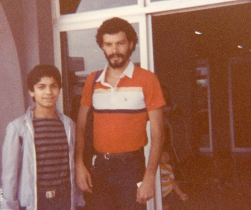 Márcio Moron, que hoje é jornalista, e o craque Sócrates. A foto é de julho de 1984. O Magrão estava de malas prontas para a Itália, onde defenderia a Fiorentina.