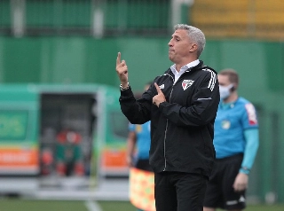 Técnico argentino está pressionado pelos resultados ruins no Brasileiro. Foto: Rubens Chiri/saopaulofc.net