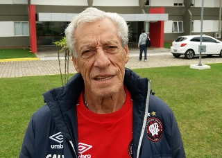 Ele trabalhava no Athletico Paranaense como auxiliar-t&eacute;cnico. Foto enviada por Sidnei Campos