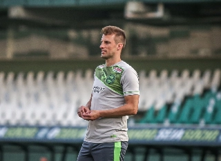 Zagueiro formará dupla com Luciano Castán. Foto: Coritiba/Divulgação