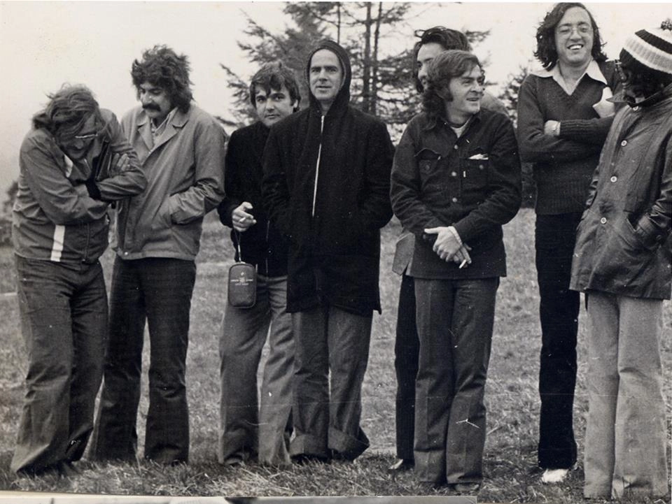 Em 1974, na Alemanha, da esquerda para a direita, na cidade de Feldberg, est&atilde;o: Fl&aacute;vio Adauto, S&eacute;rgio Barbalho, Vital Bataglia, o fot&oacute;grafo de O Globo, Belmiro Soltier, El&oacute;i Gertel e Altair Baffa .Foto Fernando Santos