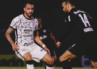 Meio-campista do Corinthians destacou o “feeling do gol” de Paulinho e Elias. Foto: Rodrigo Coca/Ag Corinthians