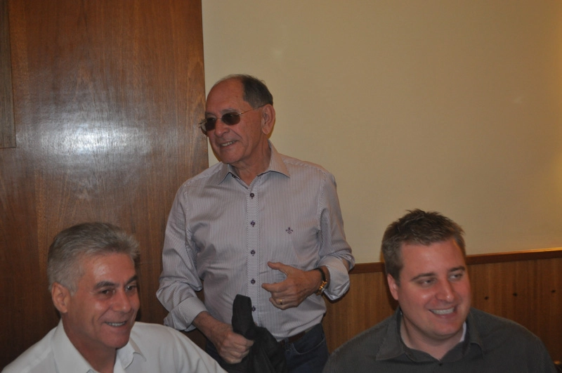 Em 30 de maio de 2014, no restaurante Bassi, durante confraternização da Rádio Bandeirantes. À esquerda, João Bicev. Foto: Marcos Júnior/Portal TT