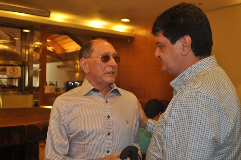 José Silvério e Vanderlei Camargo em 30 de maio de 2014, no restaurante Bassi, durante confraternização da Rádio Bandeirantes. Foto: Marcos Júnior/Portal TT