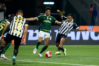 Equipes se enfrentam na Vila Belmiro. Foto: Cesar Greco/Divulgação