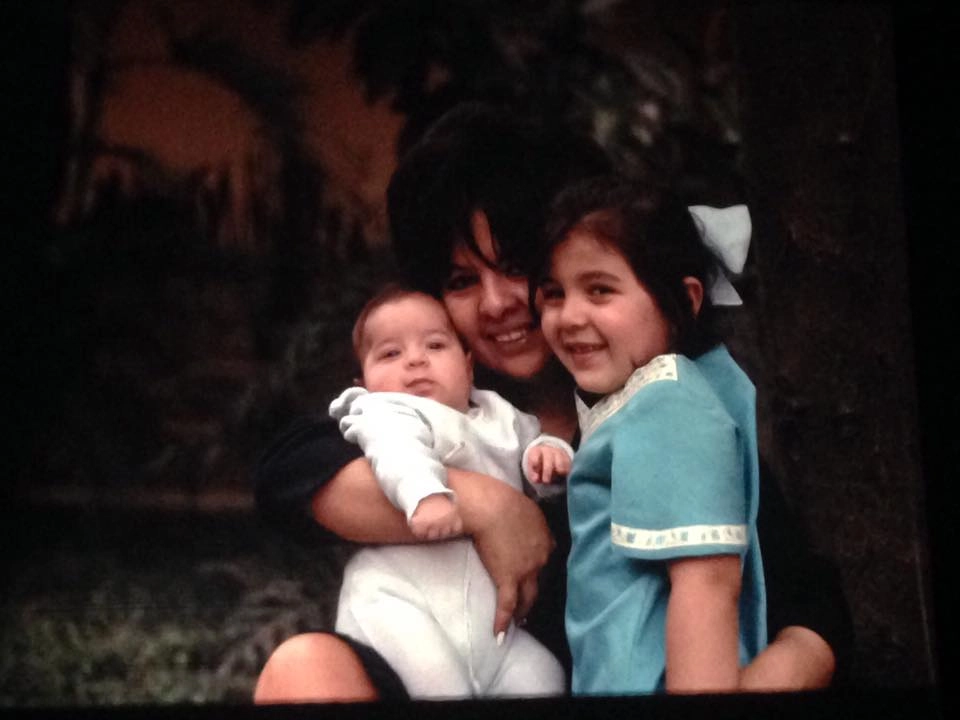 D. Hilda com os filhos Odoardo e Claudia. Foto: arquivo pessoal da fam&iacute;lia Carsughi