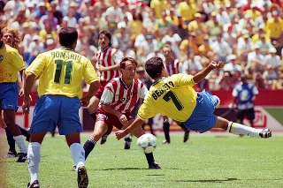 Arremate de voleio, especialidade do baiano que foi campeão em 1994. Foto: Divulgação
