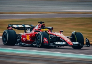 Heptacampeão estreou pela equipe italiana nesta quarta-feira. Foto: Scuderia Italiana