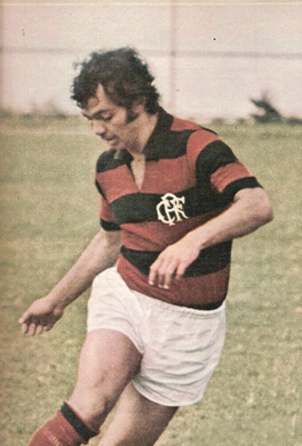 Roberto jogou apenas 11 partidas pelo Flamengo e marcou tr&ecirc;s gols. Foto de Sebasti&atilde;o Marinho, enviada por Walter Roberto Peres e publicada na Revista Placar