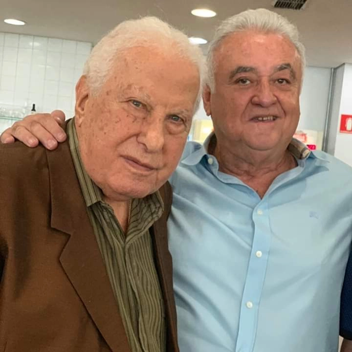 Alberto Dualib, no dia em que completou 99 anos (14 de dezembro de 2018), ao lado de Paulo Garcia