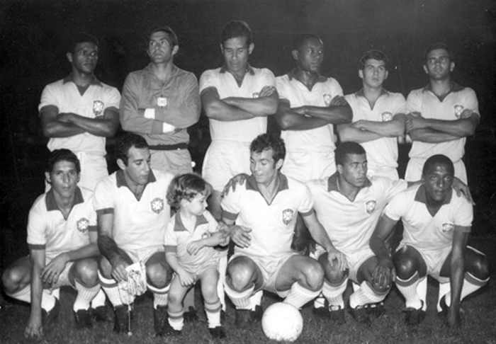 Da esquerda para a direita, em p&eacute;: Moreira, F&eacute;lix, Brito, Sebasti&atilde;o Le&ocirc;nidas, Carlos Roberto e Valtencir. Agachados: Nado, G&eacute;rson, Roberto Miranda, Jairzinho e Paulo Cezar. Foto enviada por Jos&eacute; Alves
