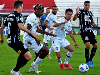 Timão tem três pontos de distância para o Palmeiras, primeira equipe dentro do G4. Foto: Mailson Santos/Fluminense