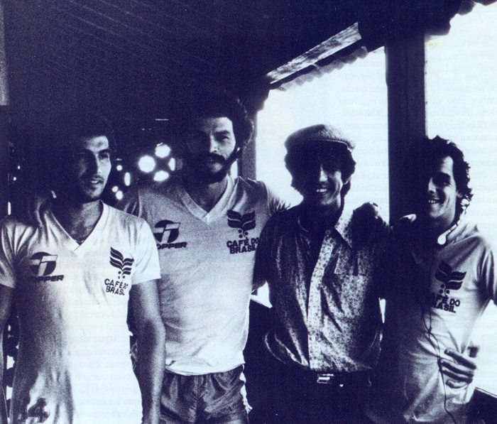 Da esquerda para a direira: Juninho Fonseca, Sócrates, Fagner e o goleiro Paulo Sérgio. Foto: Placar