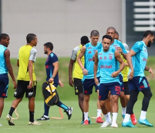 Treindo rubro-negro no Ninho do Urubu. Técnico: Gilvan de Souza/Flamengo