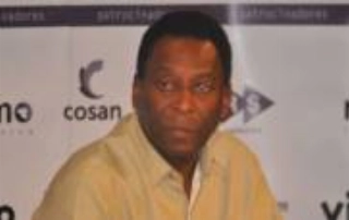 Com presença de Milton Neves, Pelé lança livro 