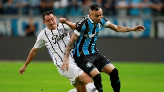 Everton é alvo do Arsenal, que prepara proposta pelo gremista
