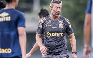O treinador português do Peixe, Pedro Caixinha. Foto:  Raul Baretta/Santos)