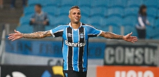 Luan escondeu dor dos médicos para salvar o Grêmio. E ainda suportou vaias