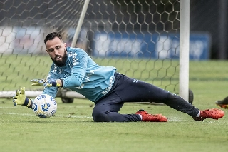 Com João Paulo suspenso, Jandrei deve fazer sua estreia pelo Peixe diante do Sport. Foto: Ivan Storti/Santos FC
