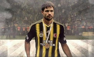 Ex-meia santista está em baixa no Fenerbahce e, em fim de contrato com o clube turco, estaria disposto a baixar os salários para retornar ao Brasil. Meia teria lugar em dez entre dez clubes brasileiros